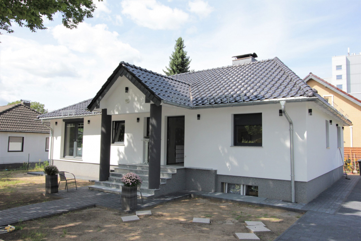Modernisiertes Einfamilienhaus in Pankow mit Einliegerwohnung und 2 Stellplätzen. VERKAUFT!