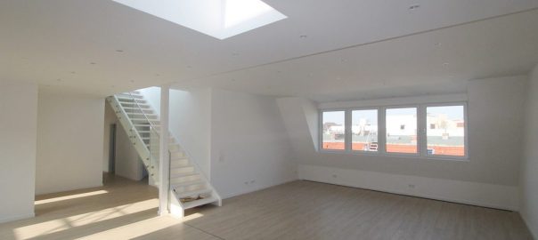 Moderne Penthose Wohnung mit Aufzug und Aufdachterrasse verkauft durch Gross & Klein Immobilien