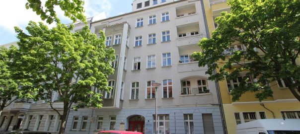 Klassische 3-Zi Altbauwohnung im 3.OG mit Aufzug im Bötzowviertel von Prenlauer Berg verkauft durch Gross & Klein Immobilien