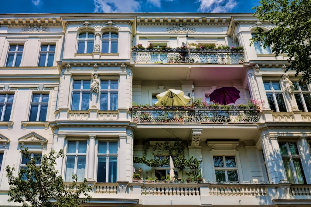 Altbauwohnung Berlin-Wilmersdorf Balkon Stuckfassade