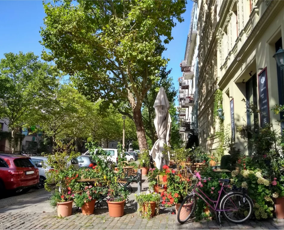 Straßencafé im Gräfekiez in Berlin Kreuzberg – beliebte Wohnlage