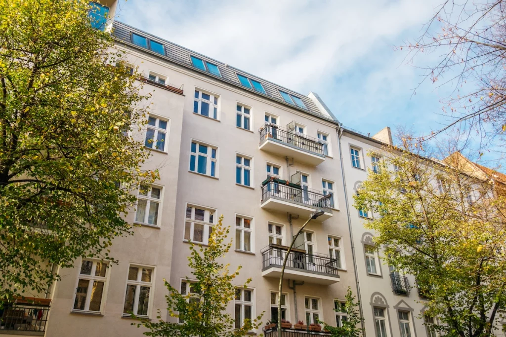 Gross & Klein Immobilien – Immobilienmakler Samariterkiez Berlin Altbau Friedrichshain