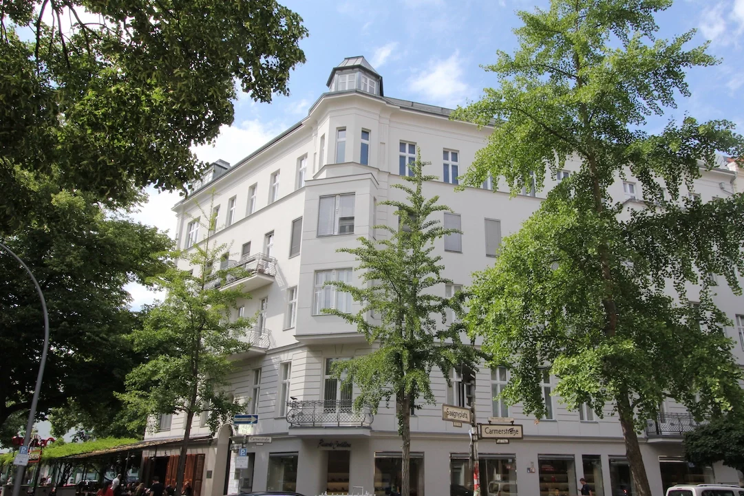 Altbau am Savignyplatz in Berlin-Charlottenburg Altbau am Savignyplatz in Berlin-Charlottenburg